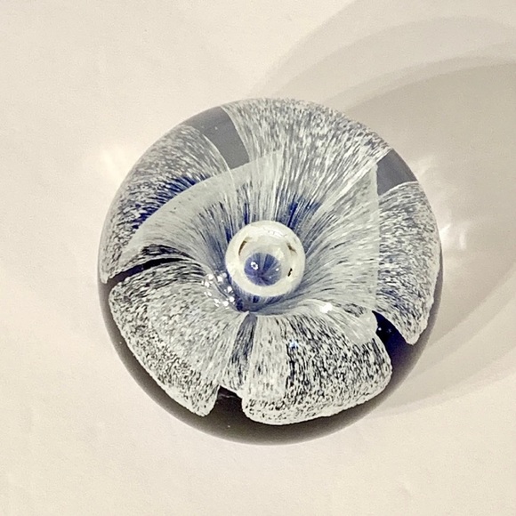 White Lace Flower Cobalt Blue Paperweight Dome Hand Blown Art Glass 3” - Picture 7 of 10
